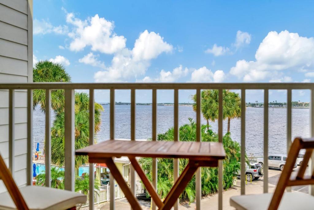 Luxury Green Condo With Private Balcony Reference: Serenity On The Sea Luxury Condo With Private Balcony On
