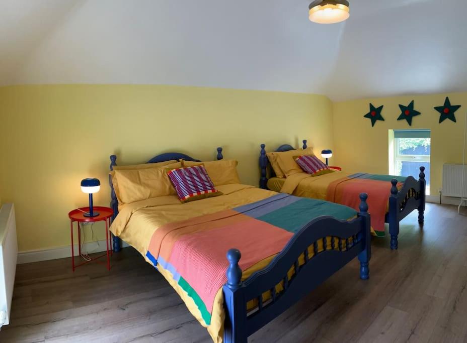 Postel nebo postele na pokoji v ubytování Gallinagh Guest House Monaghan