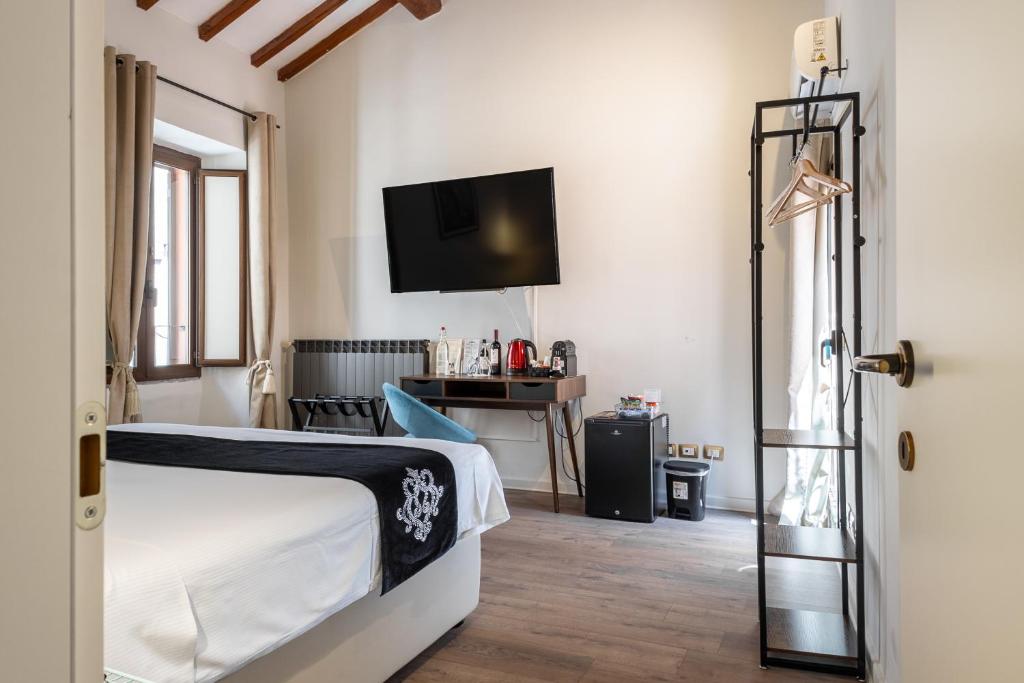 SOHO Piaggiarelle by Dasso - Guest House - Amplia De Doble O Gemela