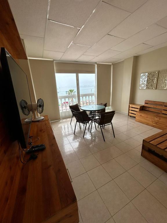 TV a/nebo společenská místnost v ubytování Chescos Hotel