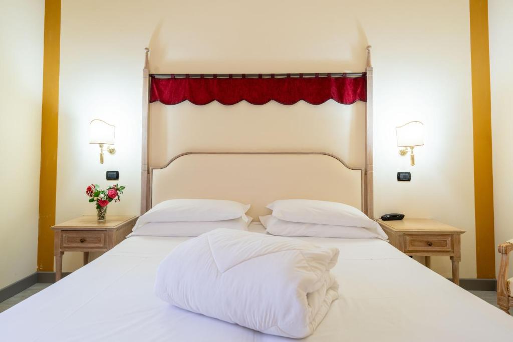Postel nebo postele na pokoji v ubytování Hotel Manzoni Wellness&Spa