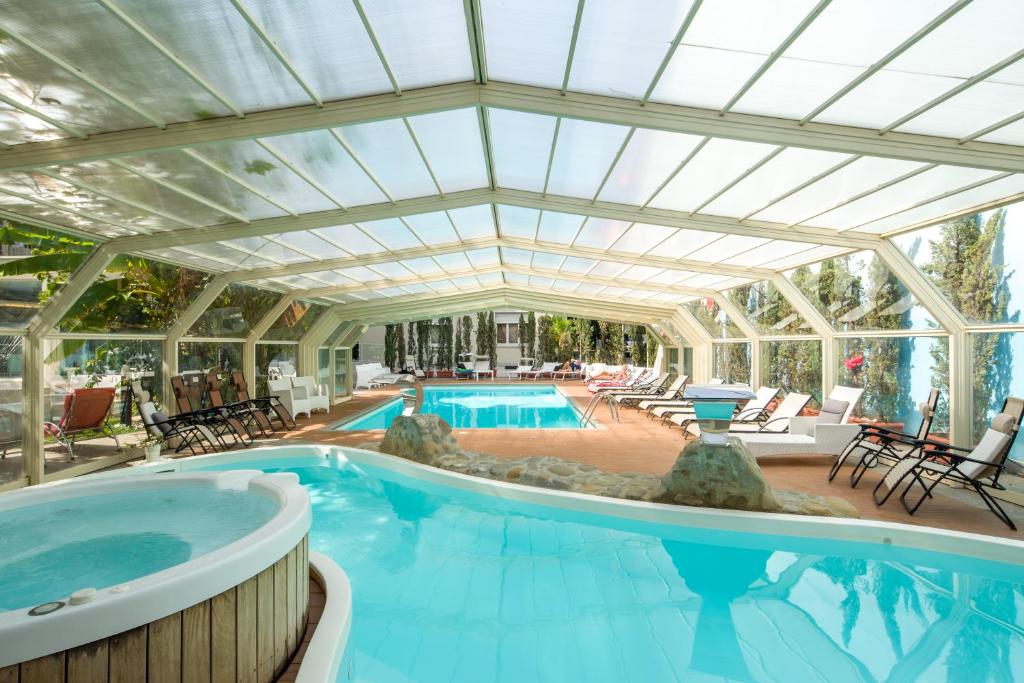Bazén v ubytování Hotel Manzoni Wellness&Spa nebo v jeho okolí