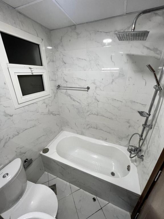 Ένα μπάνιο στο Luxury Ajman View
