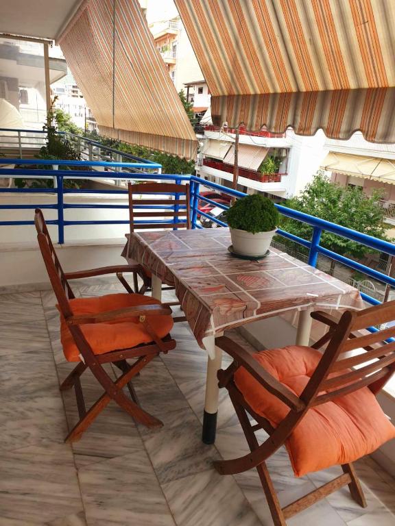 Balkón nebo terasa v ubytování Άνετο και όμορφο διαμέρισμα