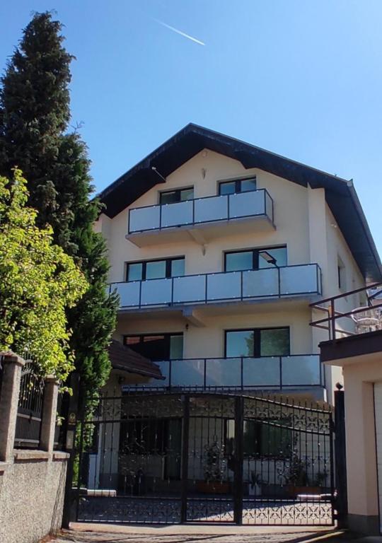 Peaceful Vacation Villa & Garden