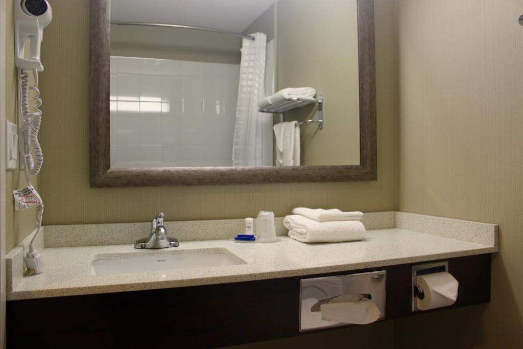 Koupelna v ubytování Meridian Inn & Suites Lloydminster