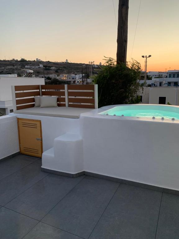 Balkón nebo terasa v ubytování Commercio Suites Santorini