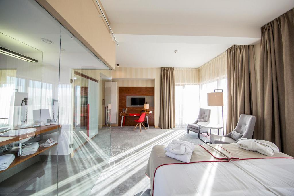 Posteľ alebo postele v izbe v ubytovaní Hotel Kopieniec Fizjo- Med & SPA
