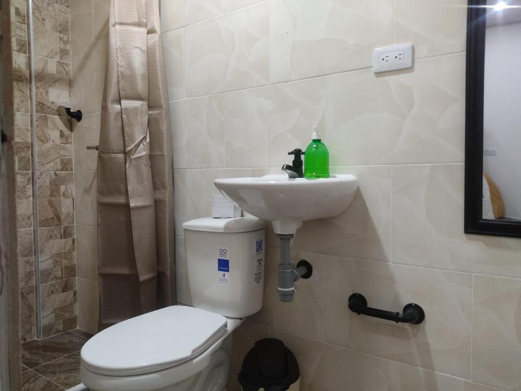 Koupelna v ubytování Habitación con baño privado 2