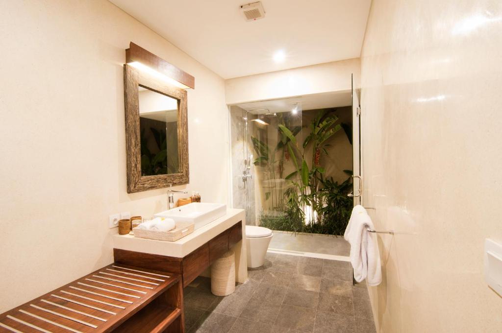 A bathroom at Villa Puspa