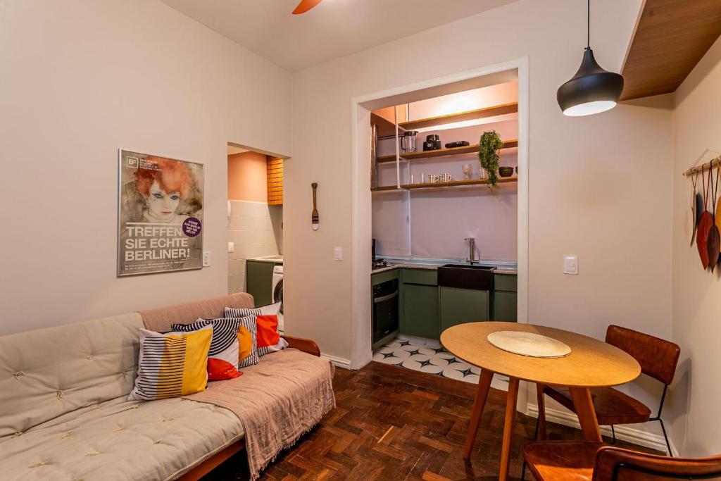 Χώρος καθιστικού στο Moderno Quarto & Sala em Copacabana | GAP 14/303