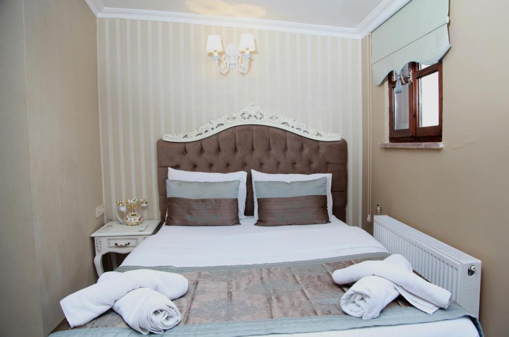 Postel nebo postele na pokoji v ubytování Kadi Konagi Thermal Hotel