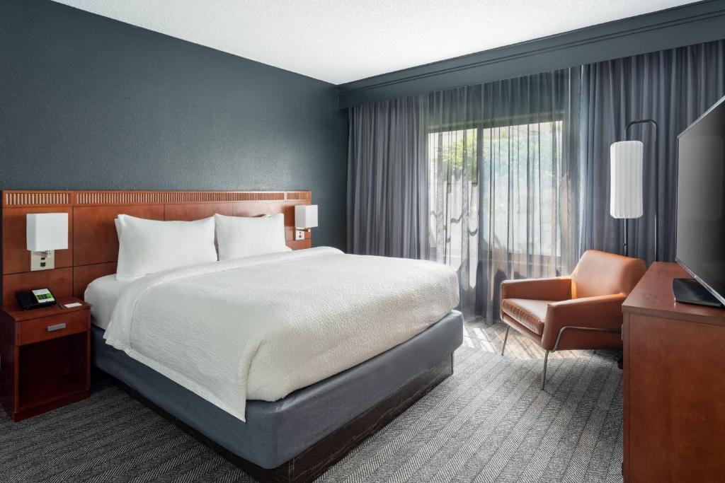 Courtyard by Marriott West Palm Beach photo