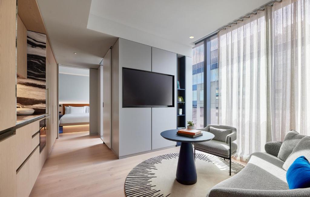 Lanson Place Parliament Gardens - Resim 22