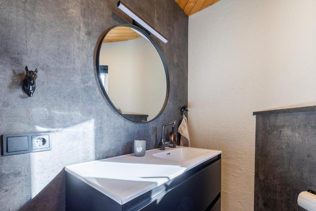 Koupelna v ubytování Laugavellir Tower Suite
