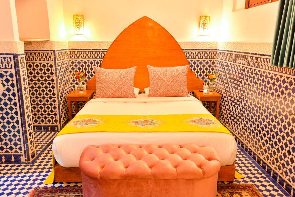 Postel nebo postele na pokoji v ubytování Riad Dilar Fes & Spa