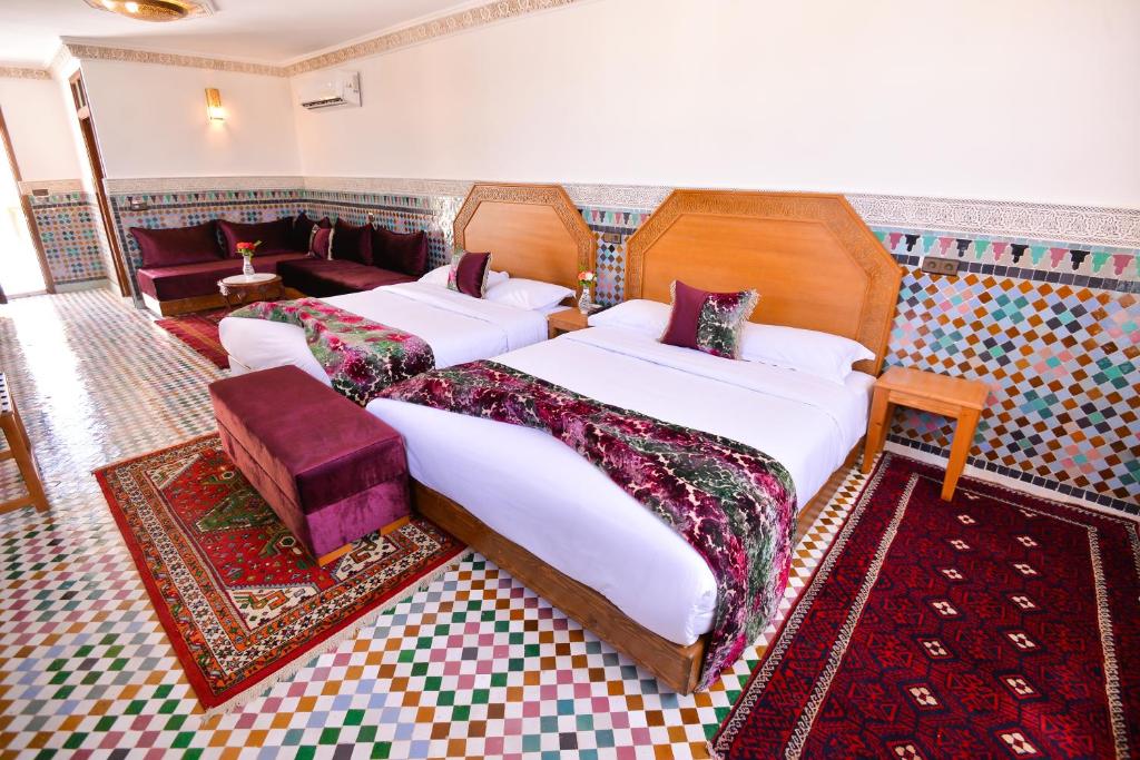 Postel nebo postele na pokoji v ubytování Riad Dilar Fes & Spa