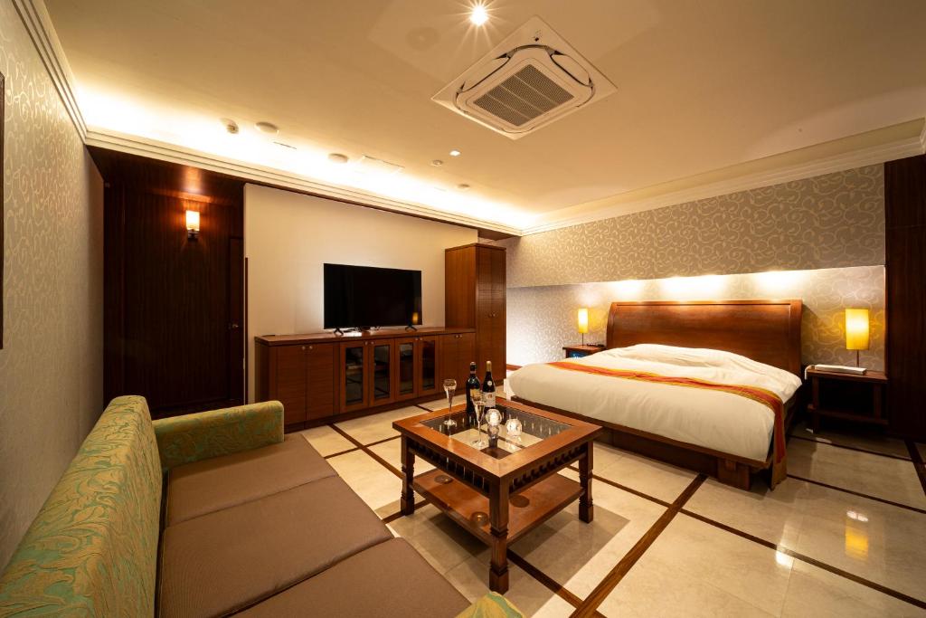 TV a/nebo společenská místnost v ubytování HOTEL LOTUS Superior RESORT NRT