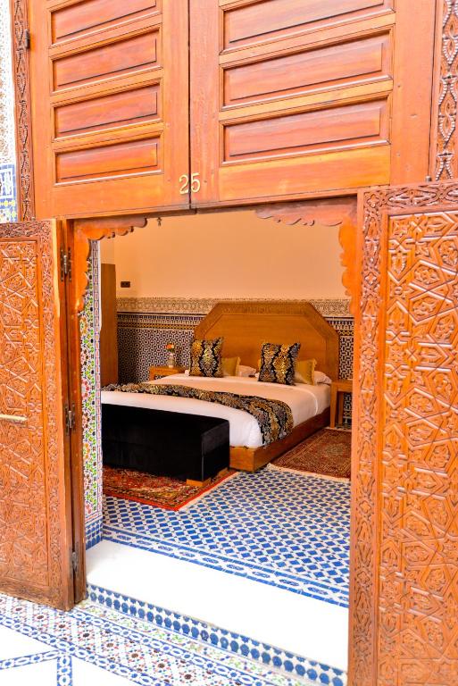 Postel nebo postele na pokoji v ubytování Riad Dilar Fes & Spa