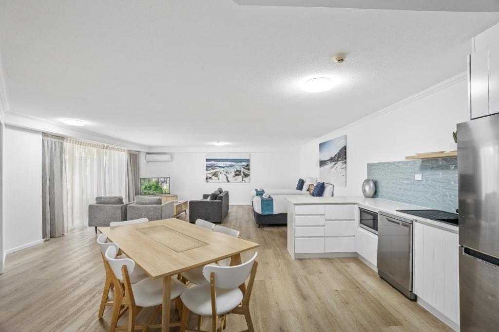 Surfers Paradise - Huge Family Apartment, Gold Coast (updated prices 2026)