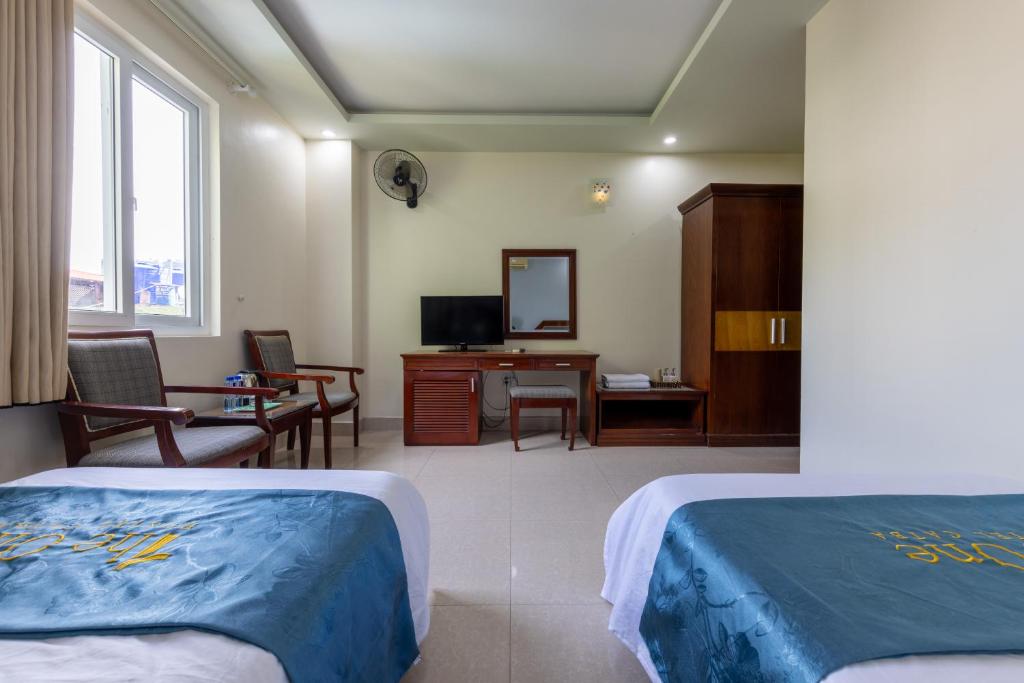 The One Hostel & Rooftop Bar Catba - 9