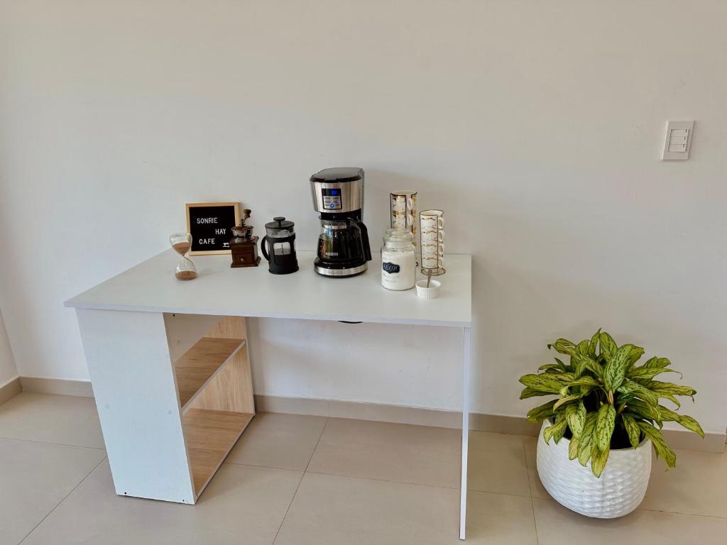 Příslušenství pro přípravu čaje a kávy v ubytování Casa Fénix