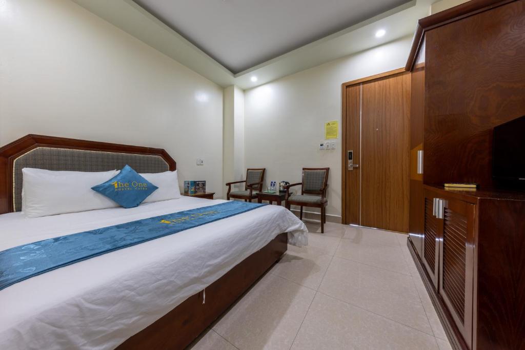 The One Hostel & Rooftop Bar Catba - 4