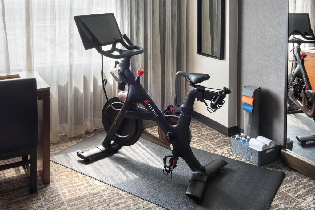 a room with a exercise bike in a room at Newark Liberty International Airport Marriott in Newark