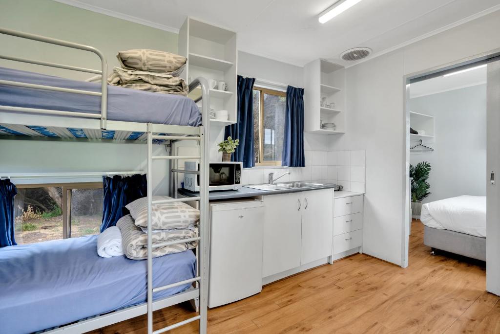 Postel nebo postele na pokoji v ubytování Tasman Holiday Parks - Yallingup Beach