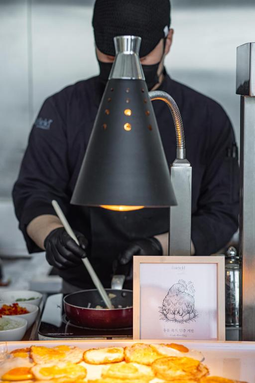Jídlo v hotelu nebo okolí