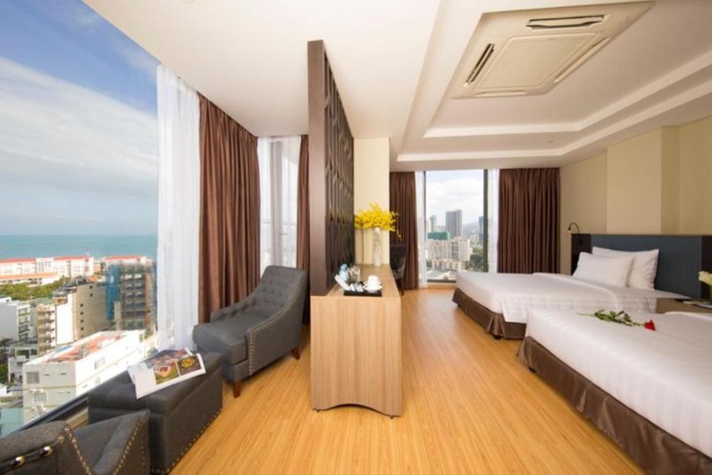 Junior Suite Twin with Sea View and Balcony