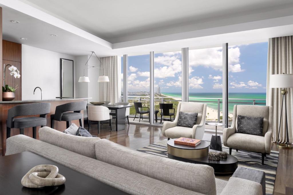 Posezení v ubytování The Ritz-Carlton Bal Harbour, Miami