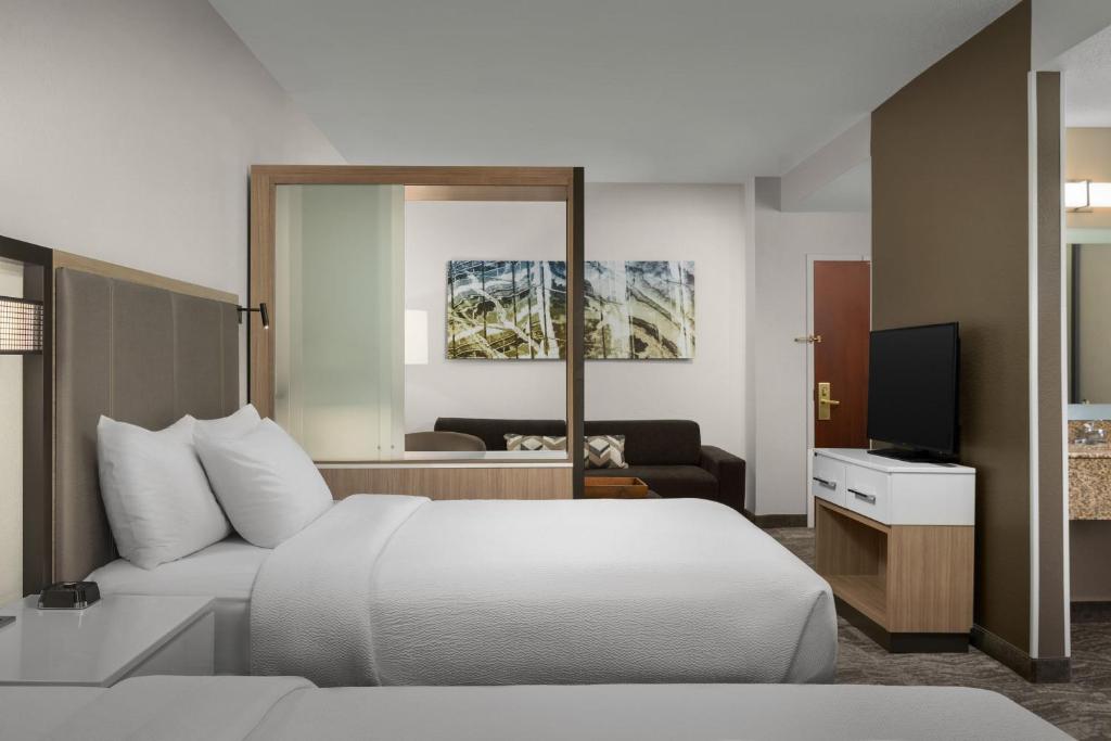 SpringHill Suites Boston Peabody - Queen Suite With Two Queen Beds And Trundle Sofa