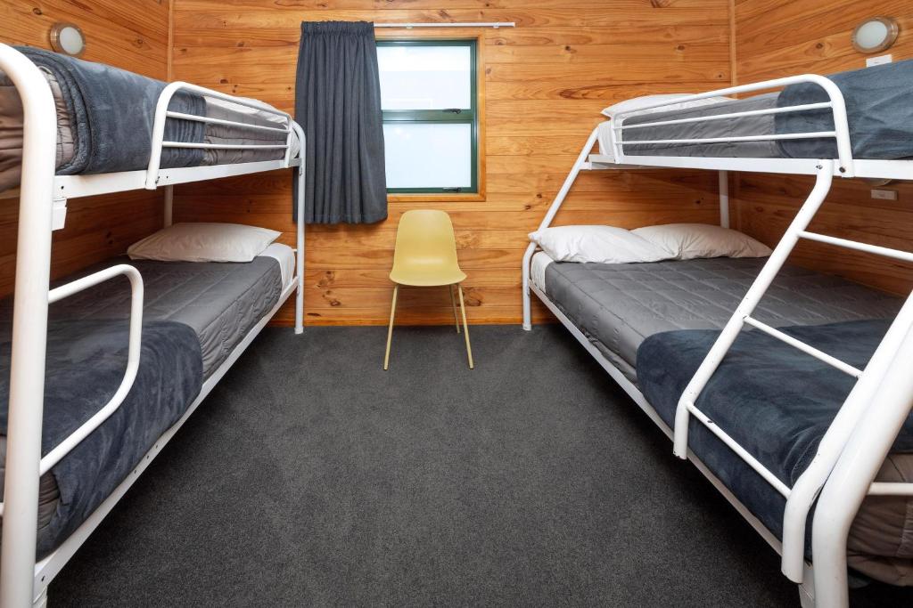 Postel nebo postele na pokoji v ubytování Motueka TOP 10 Holiday Park