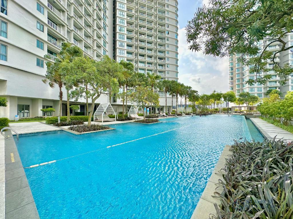 Bazén v ubytování Teega Suites Puteri Harbour By Stayrene nebo v jeho okolí