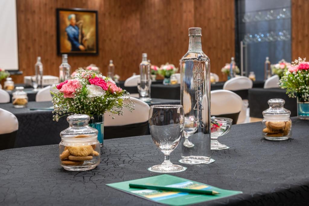Nápoje v ubytování Mayfair Lagoon