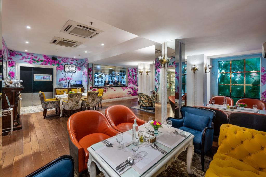 TV a/nebo společenská místnost v ubytování Mayfair Lagoon