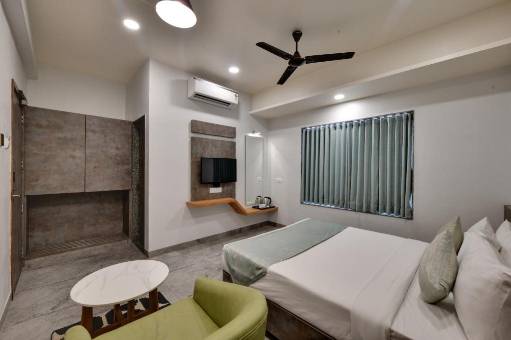 HOTEL RADHIKA - Economy Double Room