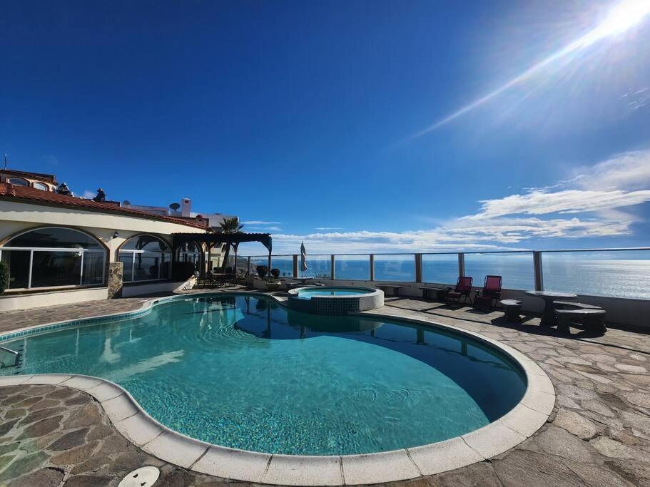 a swimming pool with a view of the ocean at Casa de Playa en Puerta del Mar in Rosarito