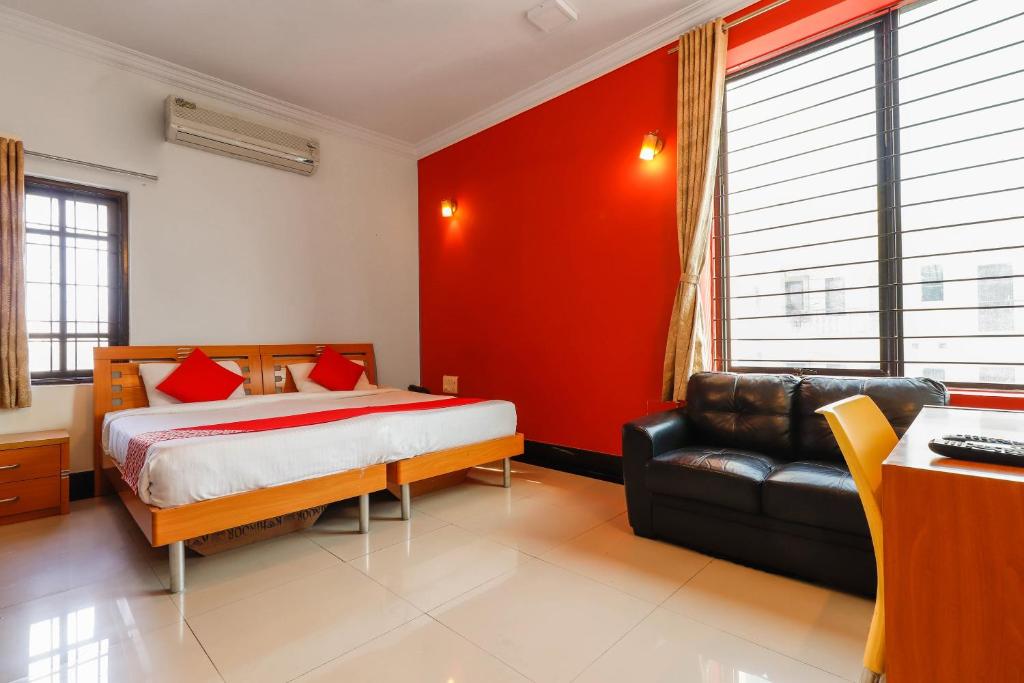 Imagine din galeria proprietății Collection O Emara Grand Hotel în Bangalore