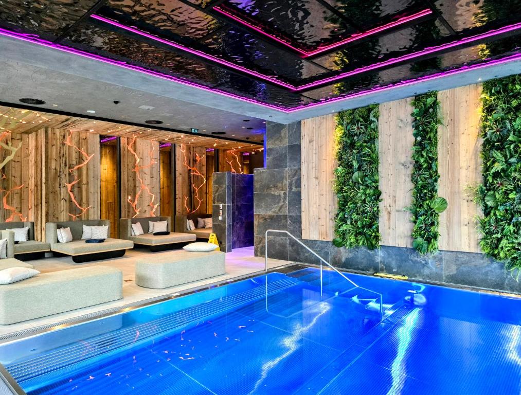 Bazén v ubytování Hotel Lärchenhof nebo v jeho okolí