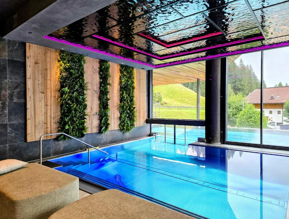 Bazén v ubytování Hotel Lärchenhof nebo v jeho okolí