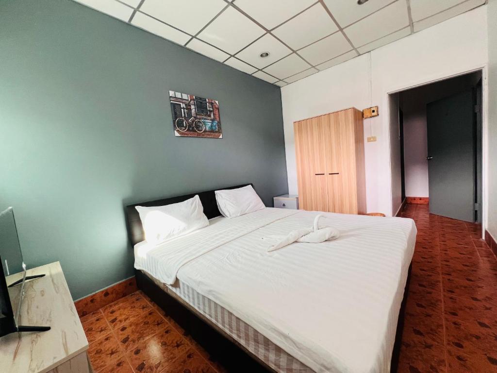 Postel nebo postele na pokoji v ubytování Patong Adventure Hostel