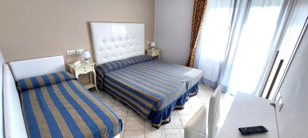 Posteľ alebo postele v izbe v ubytovaní Hotel Viña del Mar Pineta