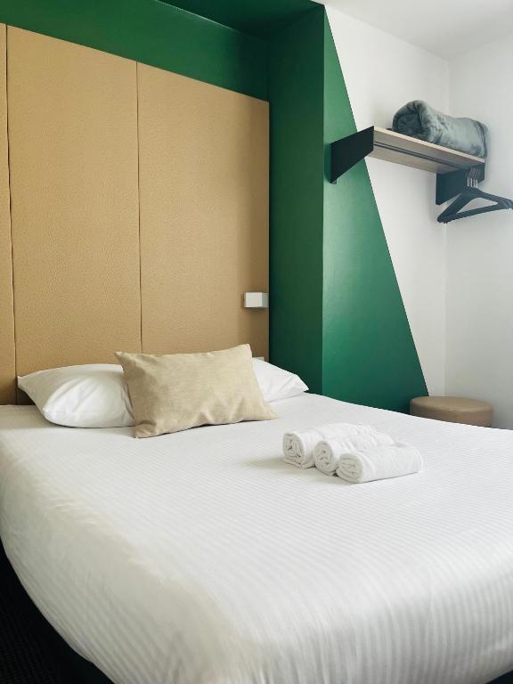 Postel nebo postele na pokoji v ubytování L'Hôtel Bristol