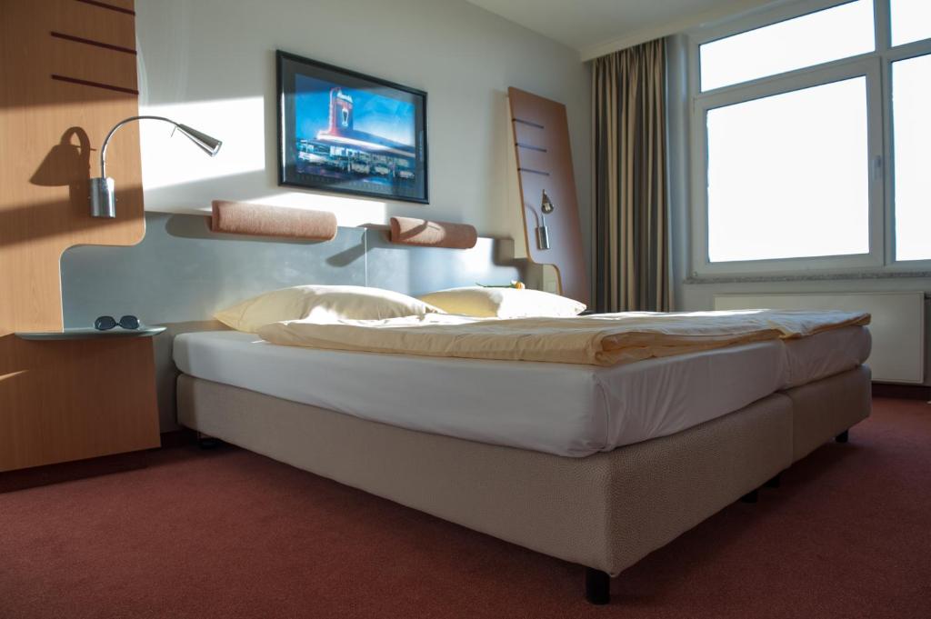 Postel nebo postele na pokoji v ubytování Hotel Motorsport Arena