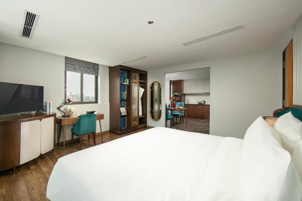 MAY DE VILLE Lakeside Hotel - 19