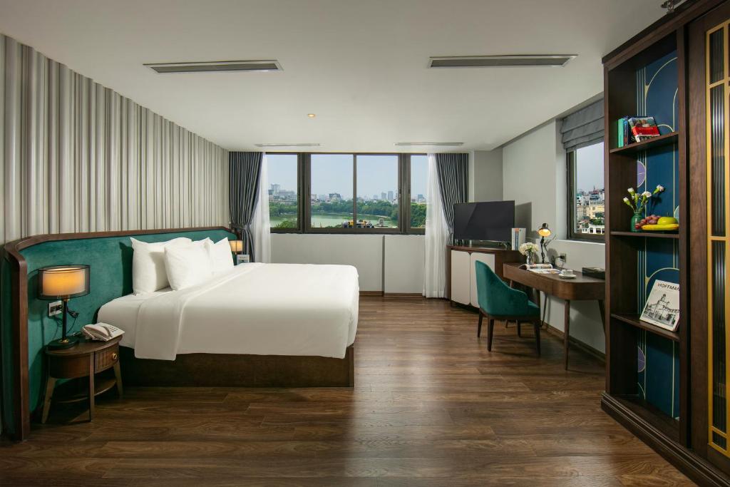 MAY DE VILLE Lakeside Hotel - 12