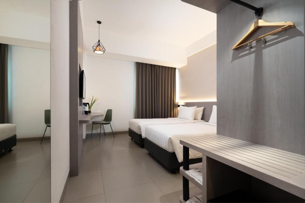 Postel nebo postele na pokoji v ubytování Laska Hotel Subang
