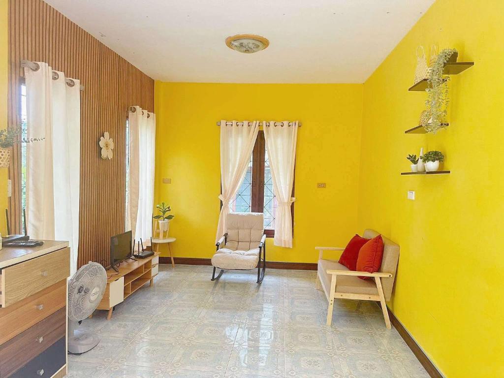 Posezení v ubytování AoNang vacation home with one bed room